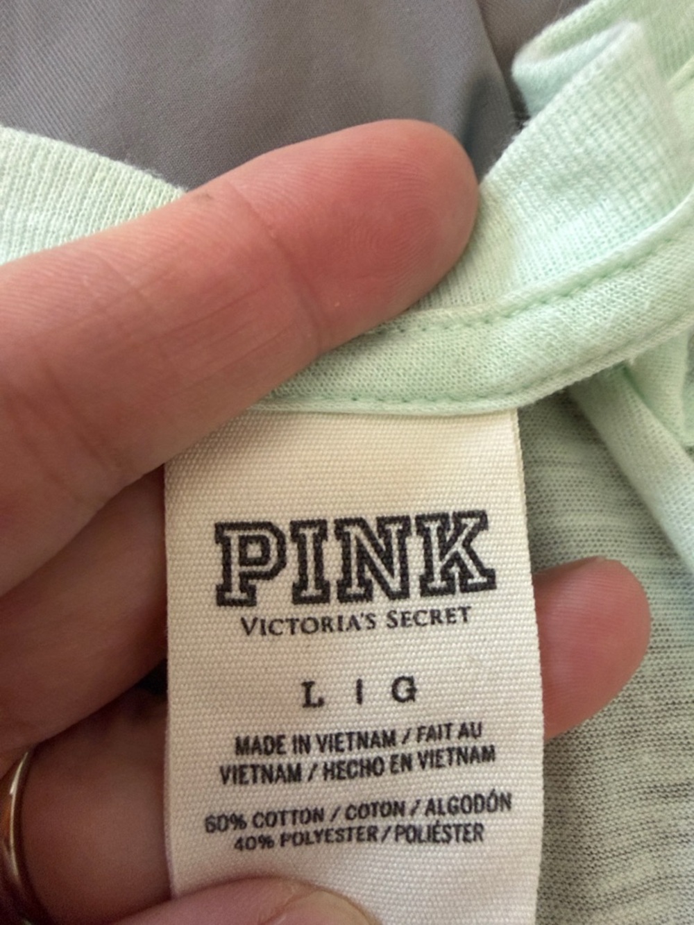 PINK Victoria's Secret Mint V-Neck Tee with Multicolor Sequin Logo Size Large - Picture 4 of 4